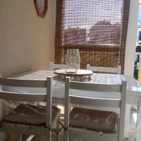 Style Bord de mer - Une chambre - Proche du Marché de Noël -Terrasse extérieure - Vue lac - Espace Jeux pour enfants Apartamento *