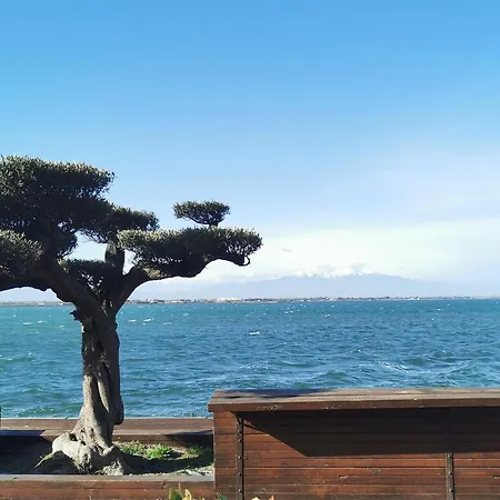 Style Bord de mer - Une chambre - Proche du Marché de Noël -Terrasse extérieure - Vue lac - Espace Jeux pour enfants *