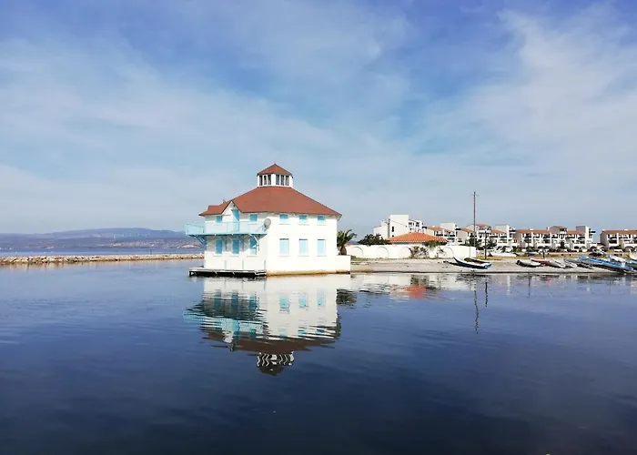 Lakeside Retreat: Beachfront Getaway With Pools And Family Activities * Le Barcares